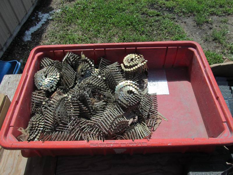 lot 35 image: Lot of Nails