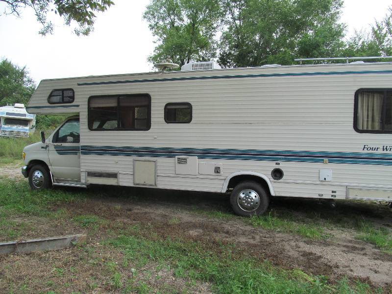 lot 1 image: Four Winds 28ft.Motor Home