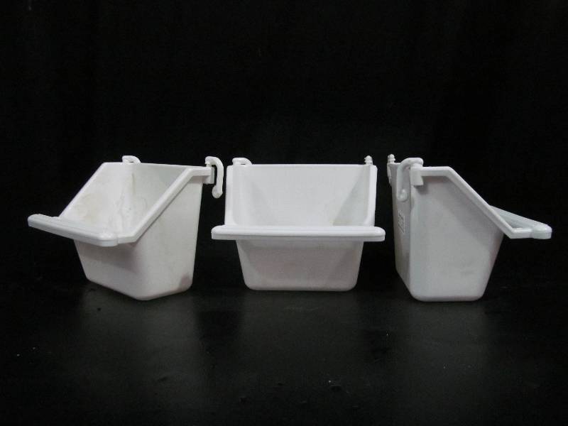 Cage Feeders