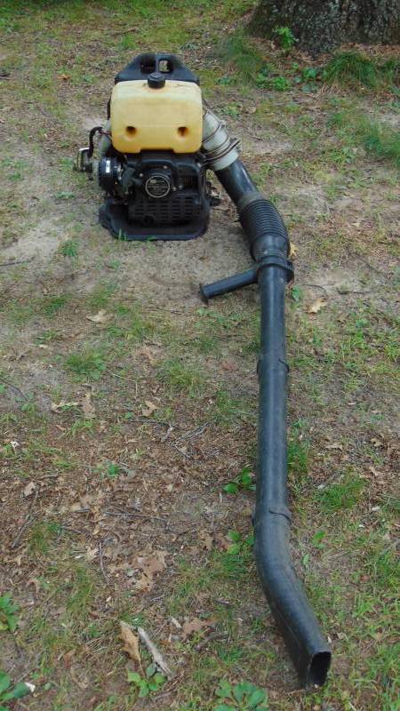 lot 3 image: Craftsman Gas Powered Blower