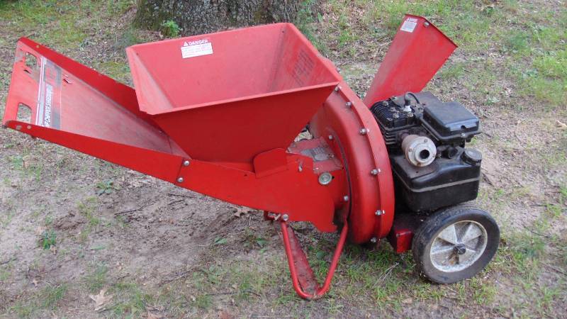 lot 5 image: MTD 5HP ChipperShredder