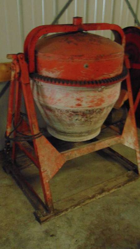 lot 6 image: Cement Mixer