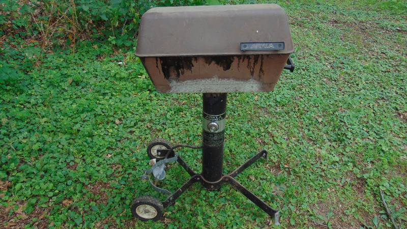 lot 9 image: Gas Grill
