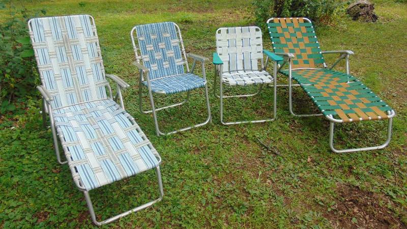 lot 10 image: 4 Metal Lawn Chairs