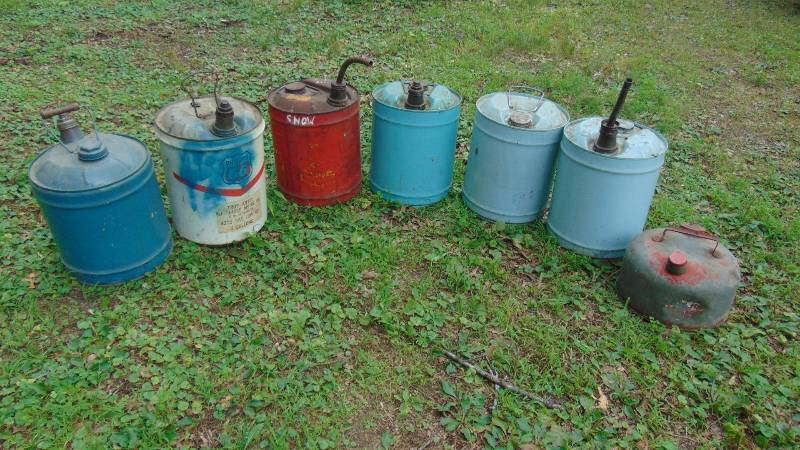 lot 11 image: Misc Gas Cans