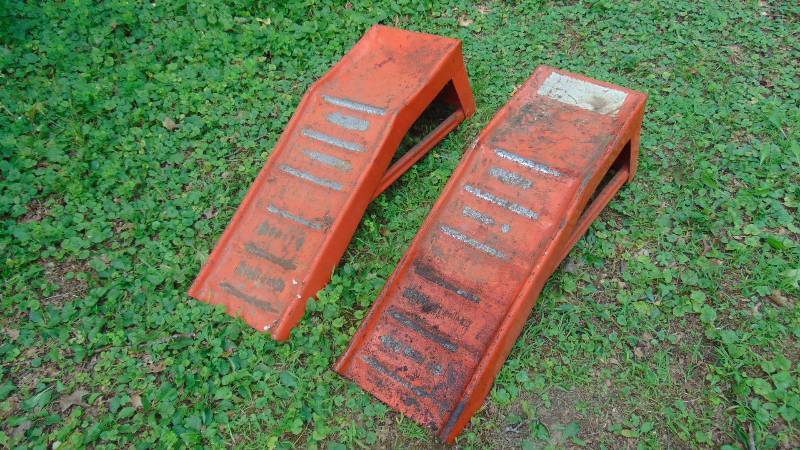 lot 12 image: Car Ramps