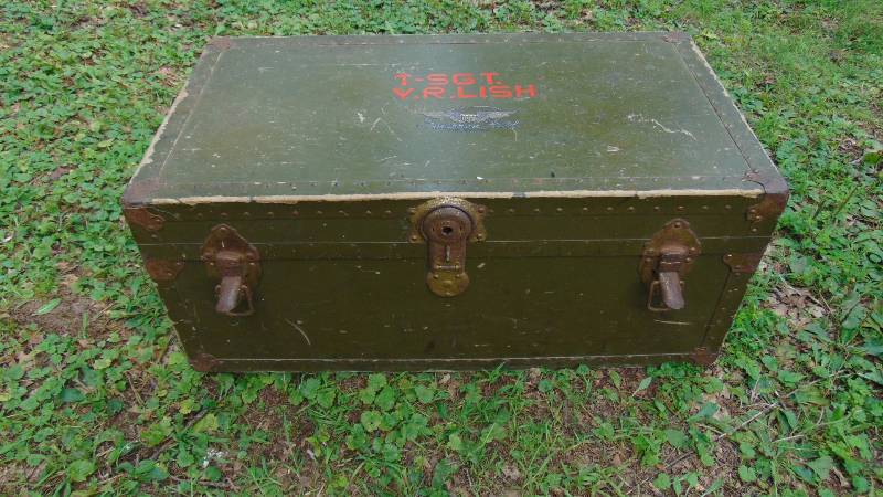 lot 14 image: Vinatge Military Chest
