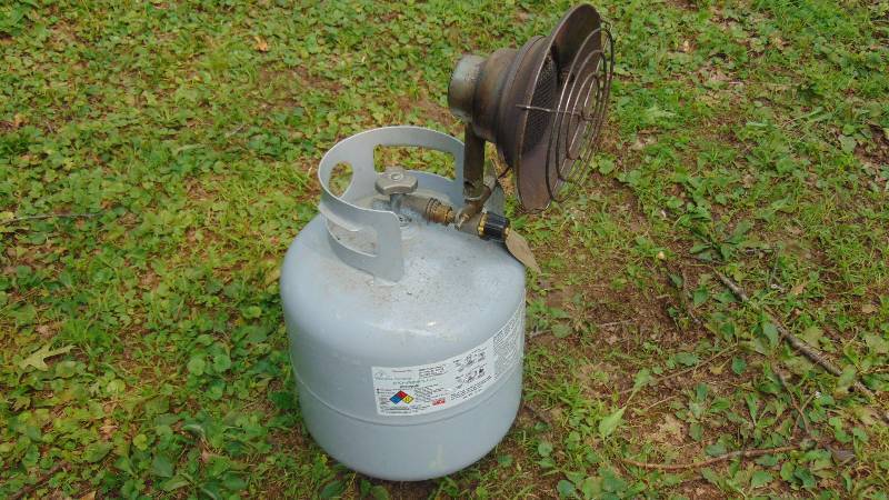 lot 17 image: Propane Heater and Tank