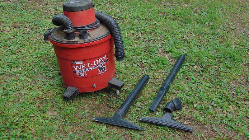 lot 19 image: Craftsman Wet Dry Shop Vac