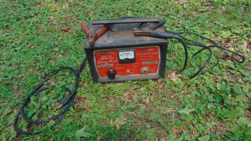 lot 22 image: Battery Charger