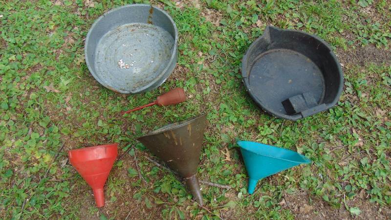 lot 26 image: Oil Pans & Filters