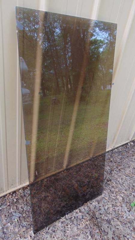 lot 31 image: Plexy Glass