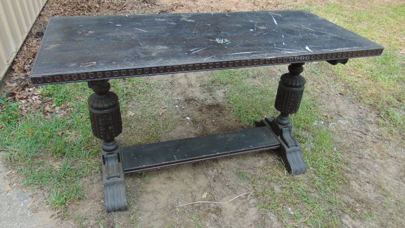 lot 33 image: Vinatge Table