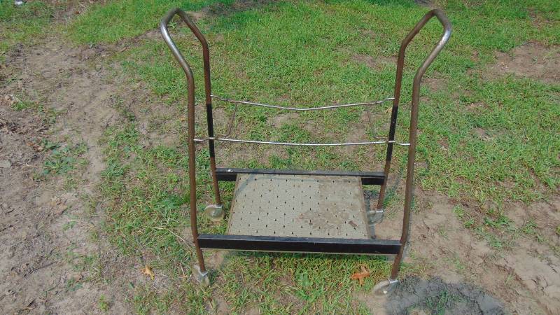 lot 35 image: Vinatge Rolling Cart