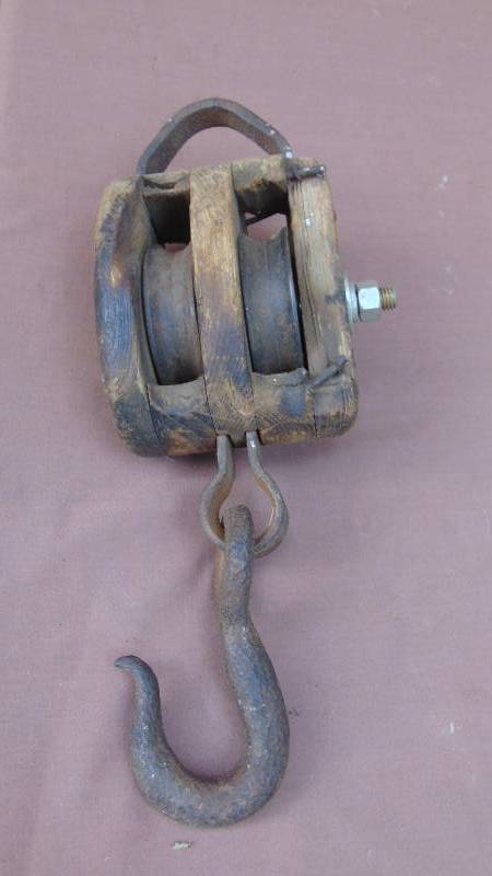 lot 39 image: Vinatge wood & Iron Pulley