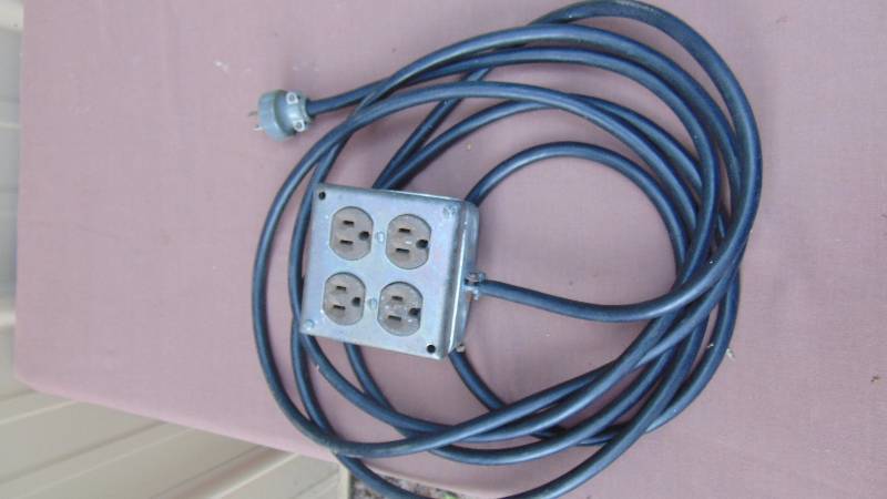 lot 44 image: Extension Cord w Outlets