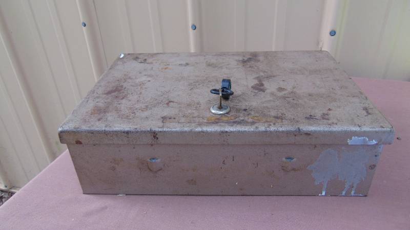 lot 51 image: Metal Lock Box