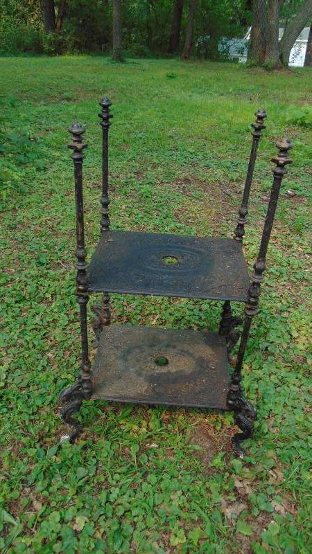 lot 53 image: Vintage Iron Stand