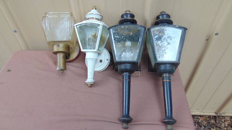 lot 66 image: Exterior Lights