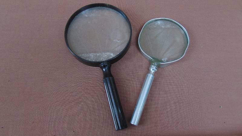 lot 80 image: Magnify Glasses