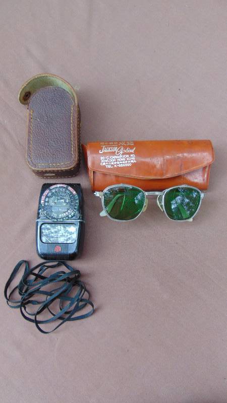 lot 90 image: Vintage Photo Accessories
