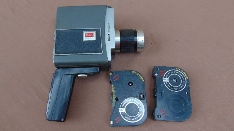 lot 92 image: Vintage Electric 8 Zoom Camera