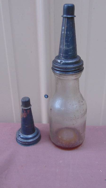 lot 99 image: Vintage Glass ans Nozzels