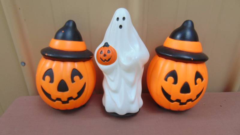lot 120 image: Halloween Dcor