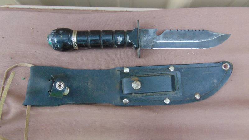 lot 128 image: Bowie Knife w Compass