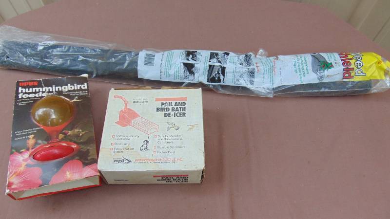 lot 144 image: Garden Weed Sheild, Bird De-icer & Hummingbird Feeder