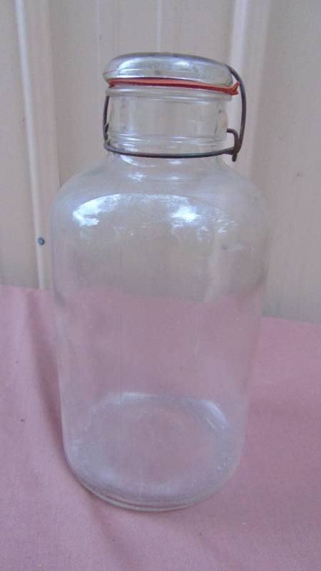 lot 149 image: Vintage Glass Jar