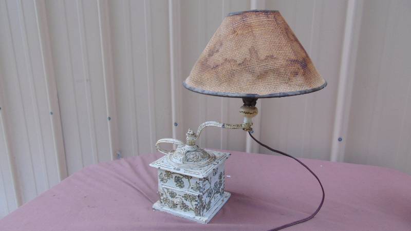 lot 150 image: Vintage Coffee Grinder Lamp