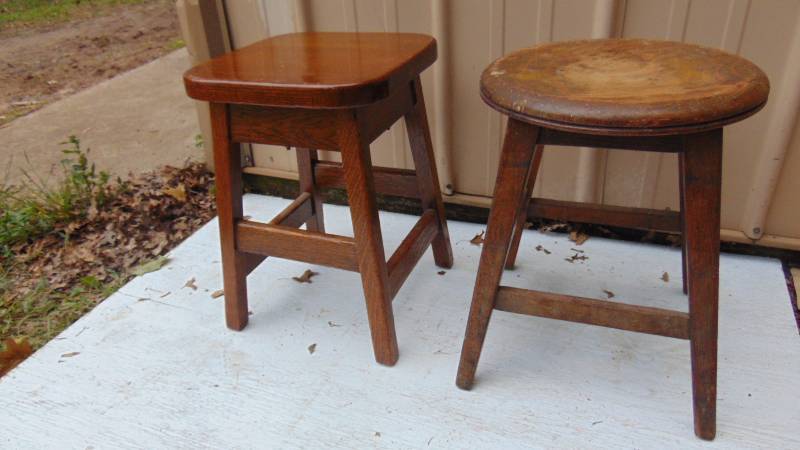 lot 169 image: 2 Short Wood Bar Stools
