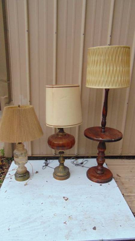 lot 172 image: 3 Vintage Lamps