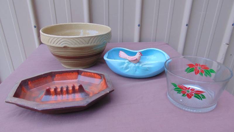 lot 188 image: Misc Vintage Bowls & Ashtray
