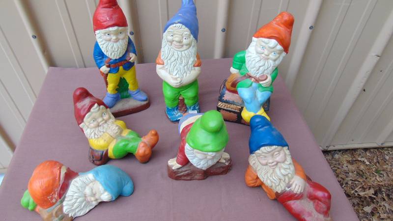 lot 194 image: Lot of Gnomes