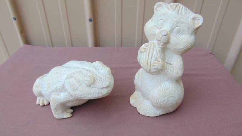 lot 195 image: Ceramic Animals