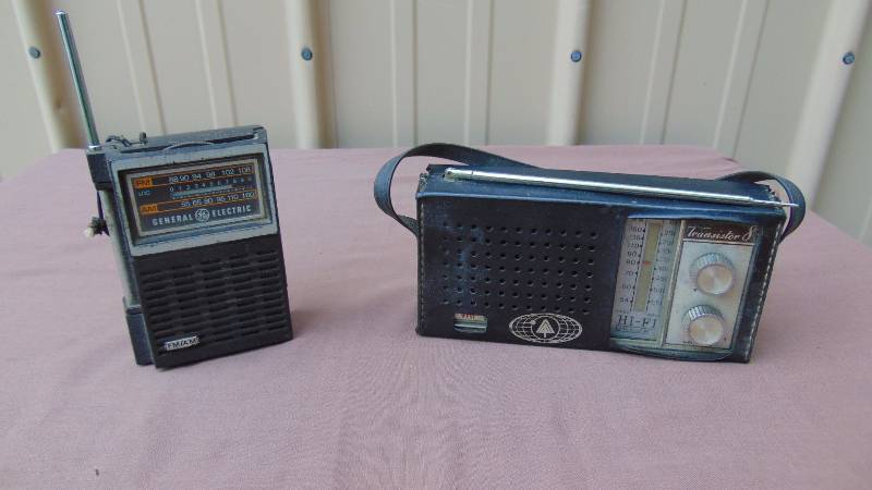 lot 201 image: Vintage Hand Radio & Transmitter