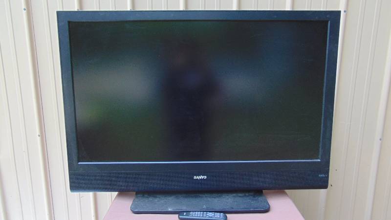 lot 206 image: Sanyo 46 TV
