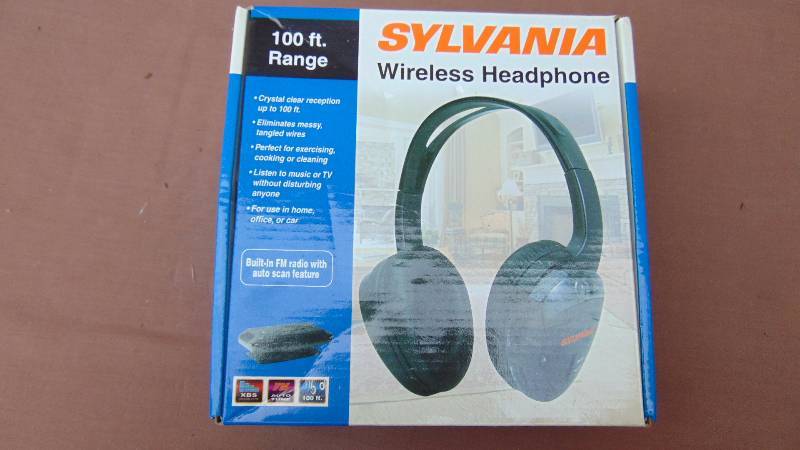 lot 207 image: Sylvania Wireless Headphones