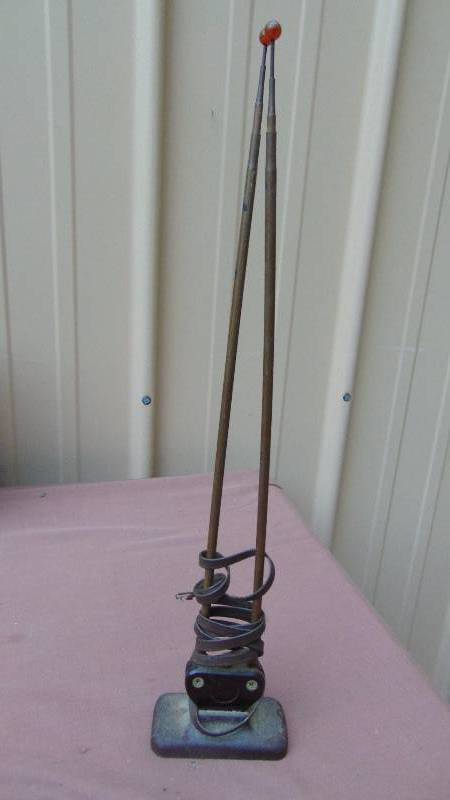 lot 225 image: Vintage Tv Antenna