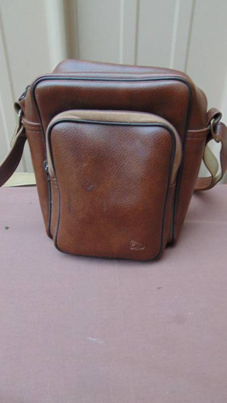 lot 228 image: Vintage Travel Bag