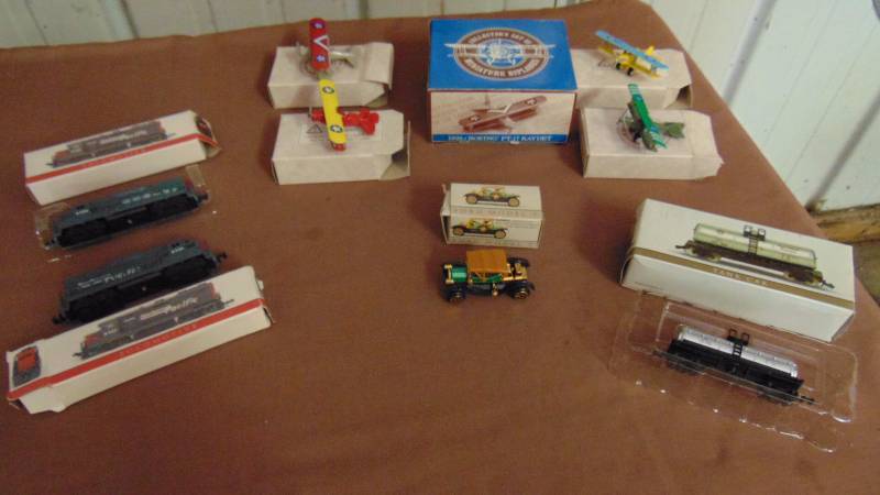 lot 241 image: Vintage Model Collector Trains, Planes & Model T Car