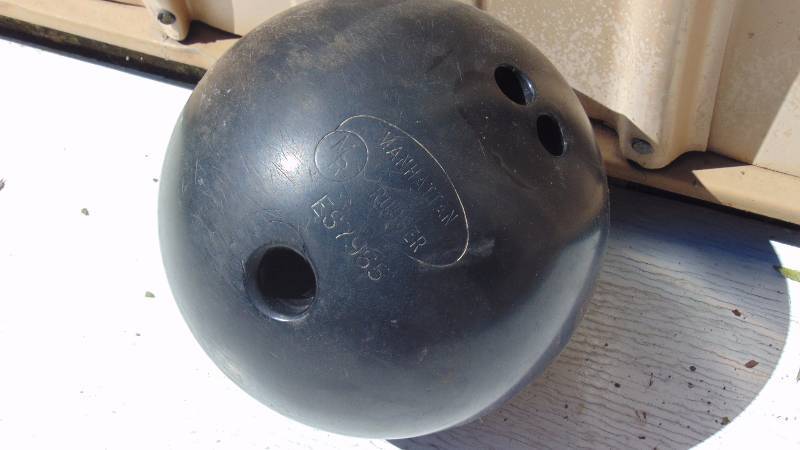 lot 247 image: Manhatten Rubber Bowling Ball