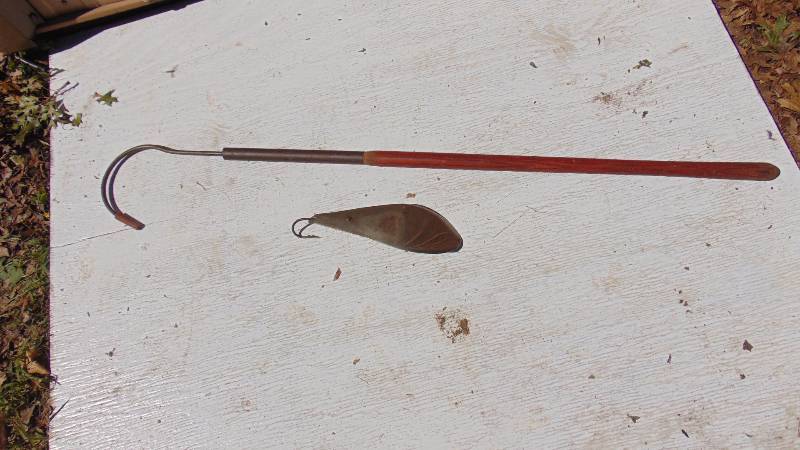 lot 253 image: Gaff Hook and fish lure