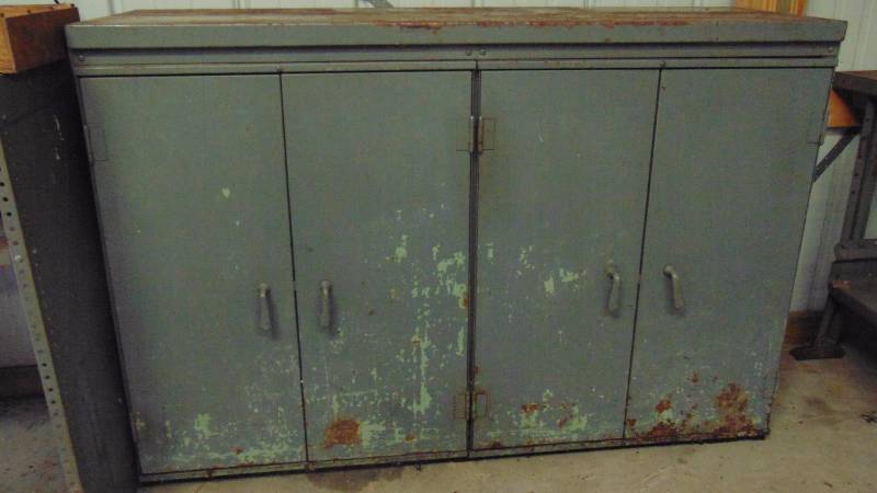 lot 265 image: Metal Shop Cabinet