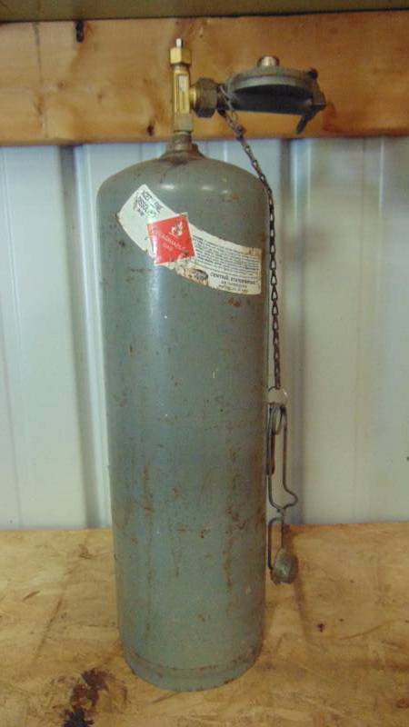 lot 270 image: Vintage Tank With Flint