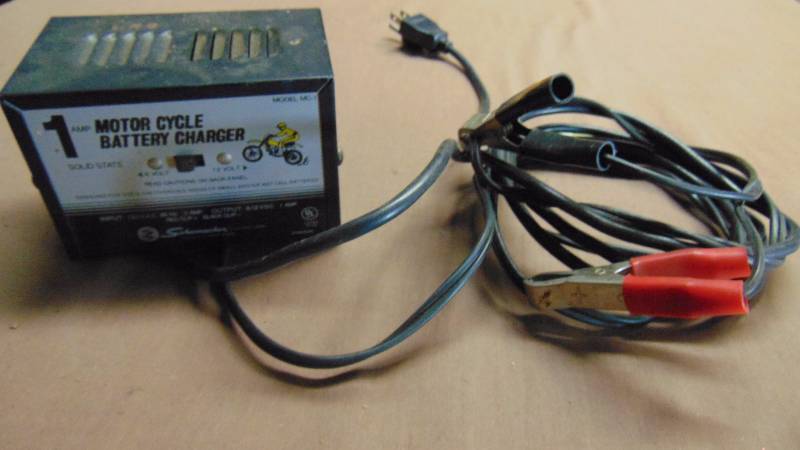 lot 281 image: Motor Cycle Battery Charger