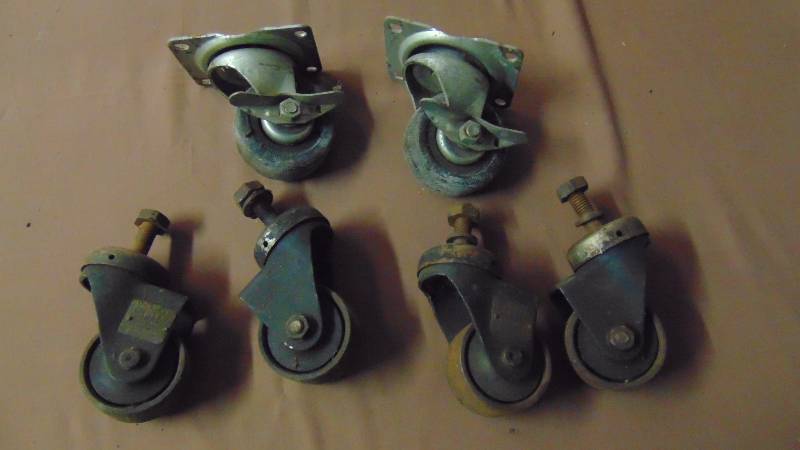 lot 289 image: Lot of Casters
