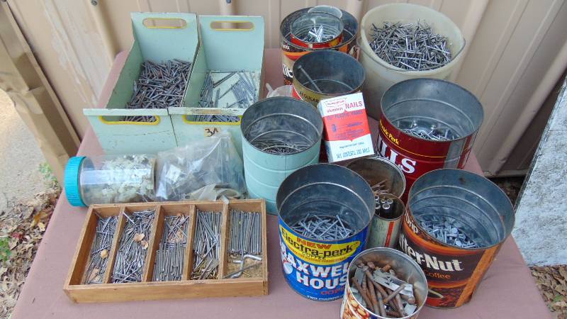 lot 305 image: Lot of Nails